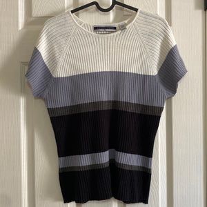 Large Amanda Smith top. Short sleeve